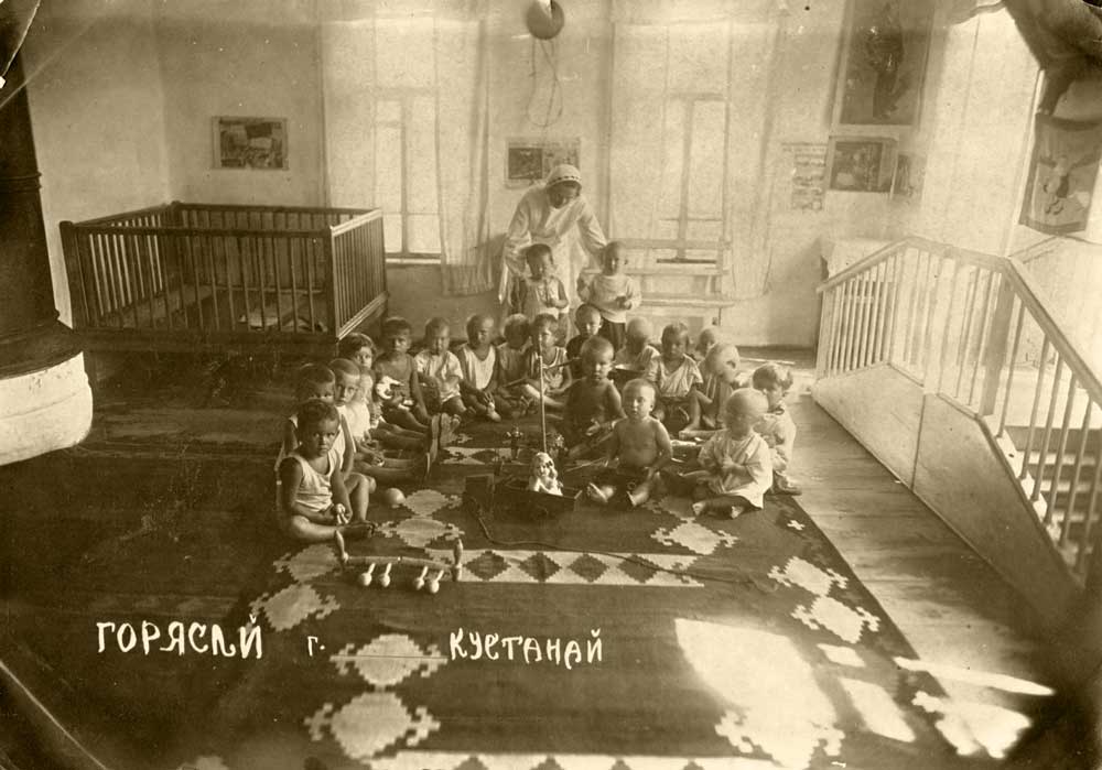 Одни из первых детских садов города Кустаная.  г. Кустанай, 1928 г.  Фото из архива Козыбаева А.