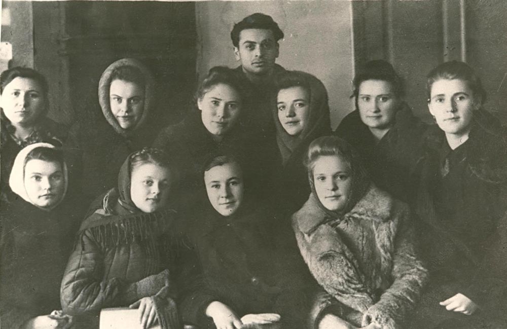 Коллектив работников областной библиотеки. г. Кустанай, 1933 год. Фото из архива областной библиотеки им. Л.Н. Толстого.